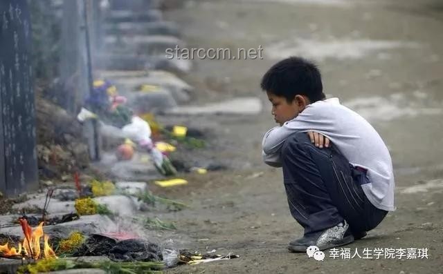 抑郁症少年面对批评无助，如何与孩子“站在一起”？